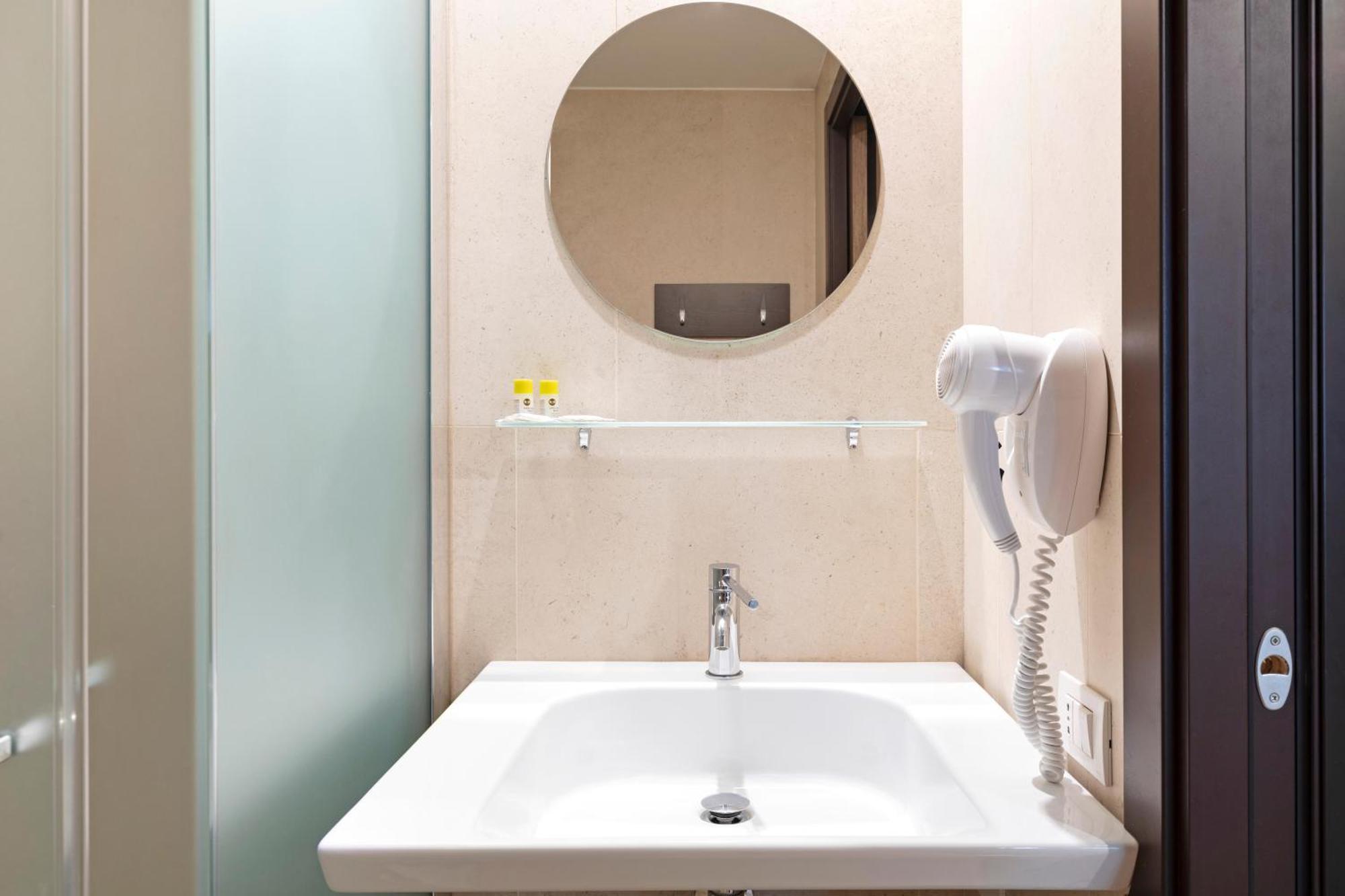 B&B Hotel Milano Central Station Kültér fotó